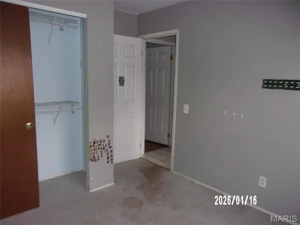$140,400 | 2328 Urbandale Drive, Florissant, MO 63031