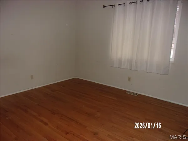 $140,400 | 2328 Urbandale Drive, Florissant, MO 63031