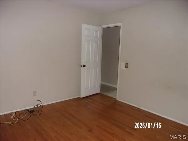 $140,400 | 2328 Urbandale Drive, Florissant, MO 63031