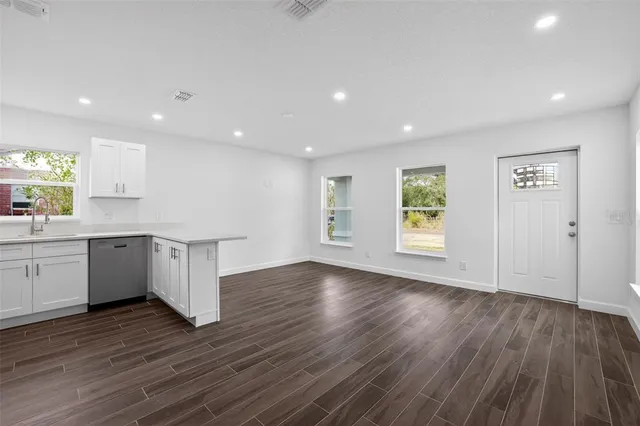 $2,299 | 4207 East Cayuga Street, Tampa, FL 33610