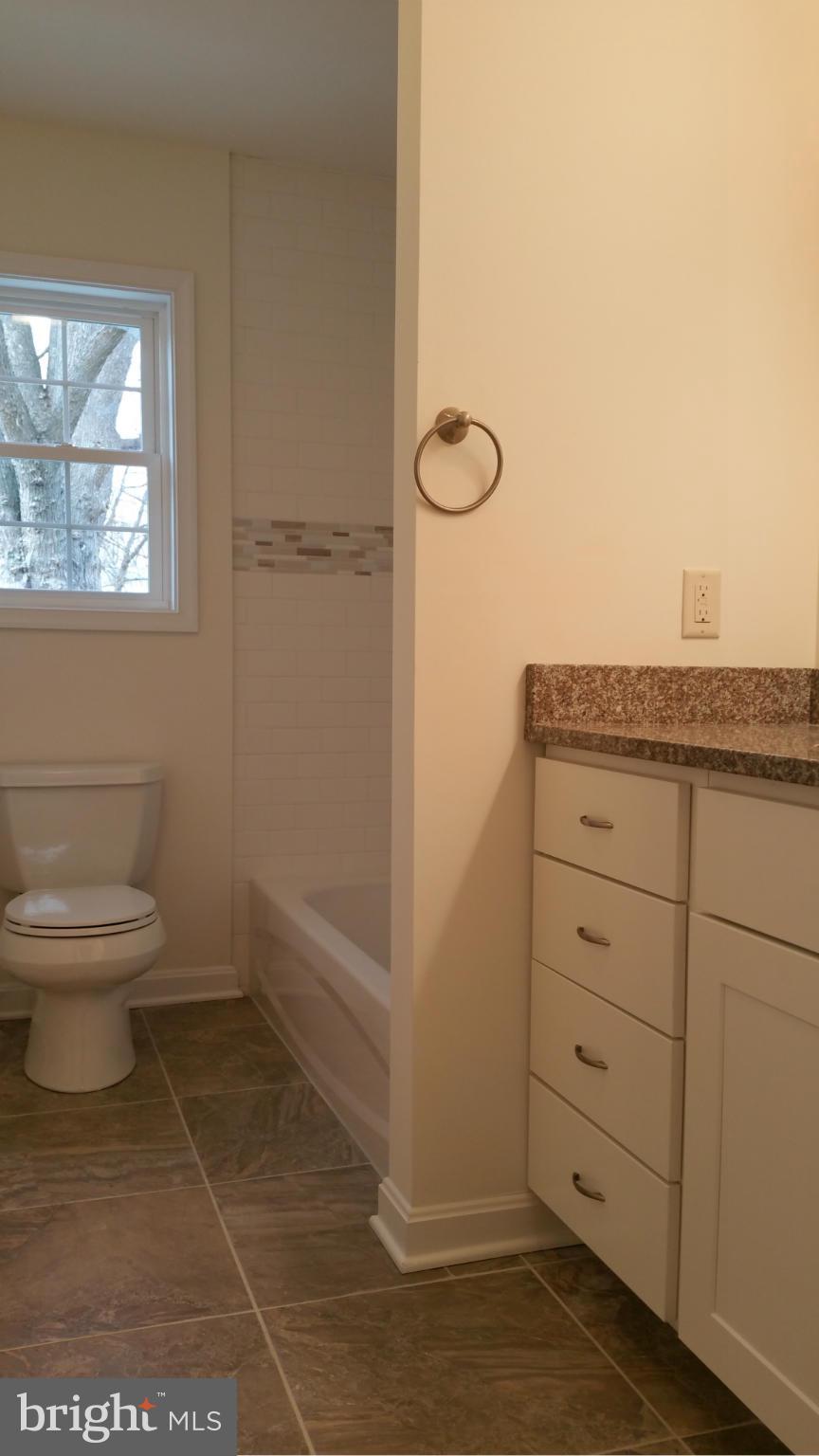 337 Wakefield Road Hagerstown, MD 21740 - Photo 13 of 23 Bath