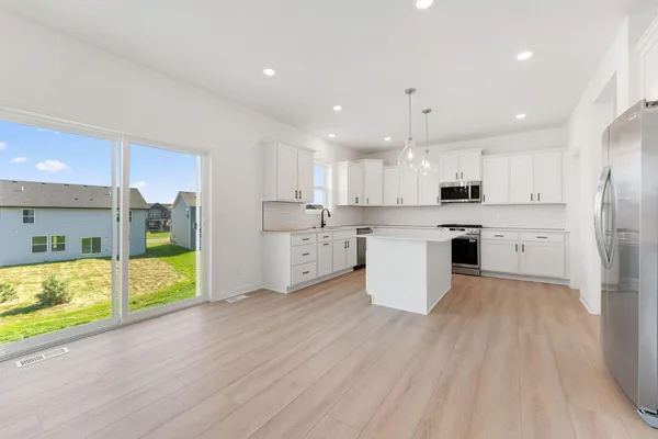 $637,565 | 2423 Tyrone Drive, Shakopee, MN 55379