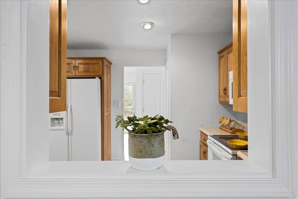 9508 Koontz Corner Road Harrisonburg, VA 22802 - Photo 20 of 55 a view of a hallway and a potted plant