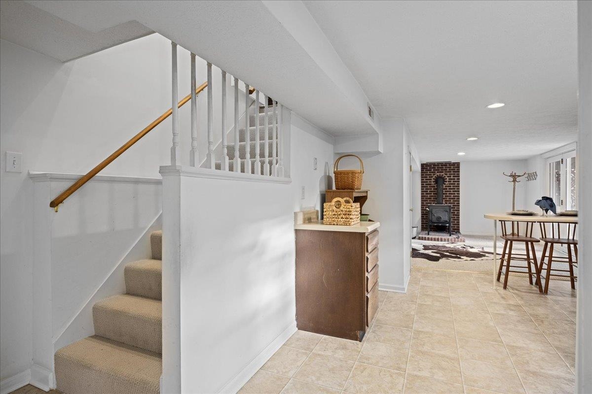 9508 Koontz Corner Road Harrisonburg, VA 22802 - Photo 31 of 55 a view of entryway and kitchen