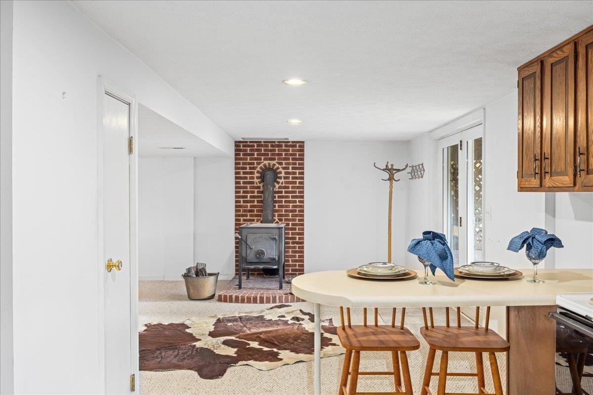 9508 Koontz Corner Road Harrisonburg, VA 22802 - Photo 33 of 55 a dining room with furniture and window