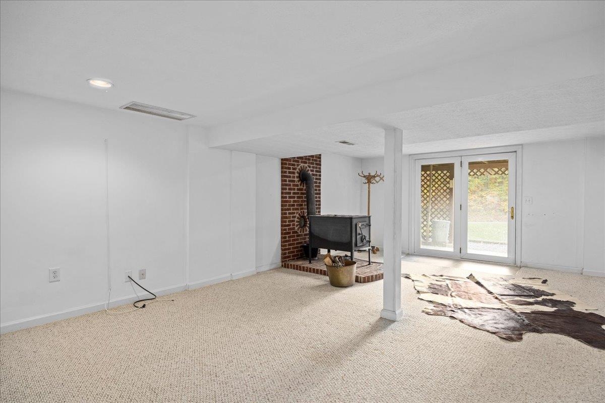 9508 Koontz Corner Road Harrisonburg, VA 22802 - Photo 35 of 55 a view of a livingroom with workspace