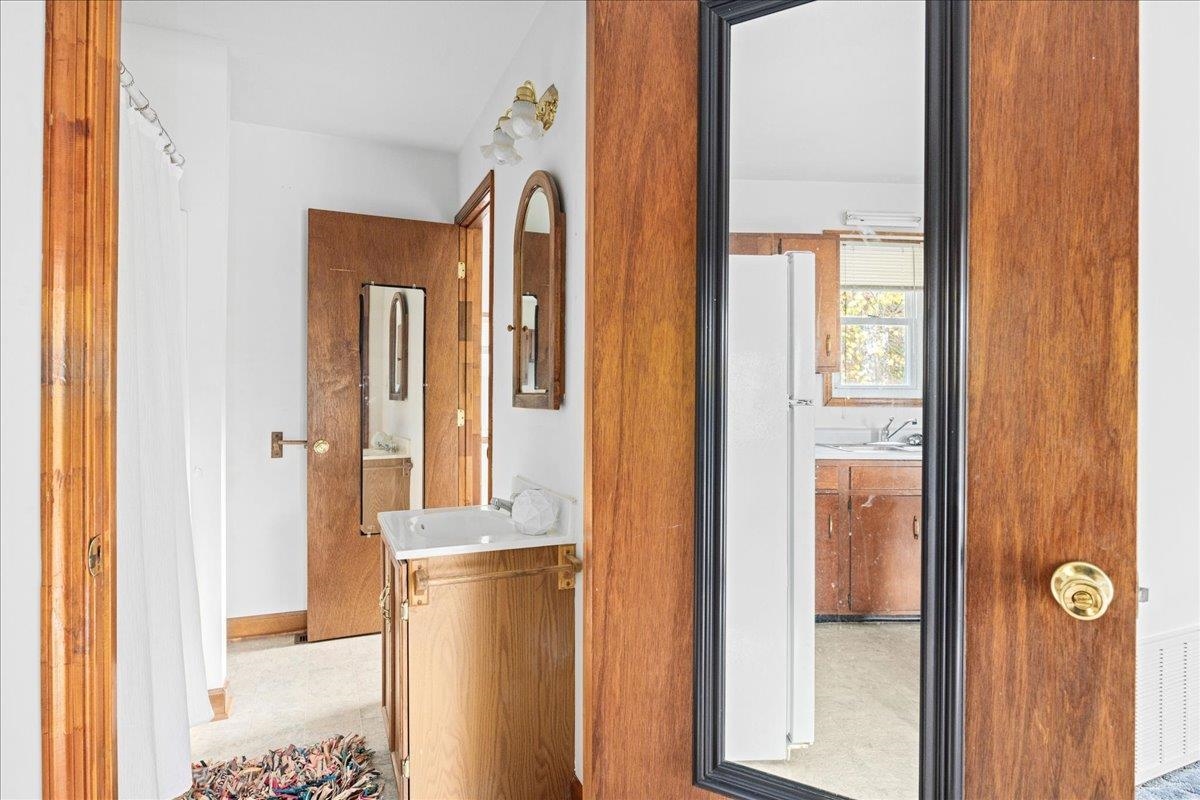 9508 Koontz Corner Road Harrisonburg, VA 22802 - Photo 47 of 55 bathroom in garage apartment