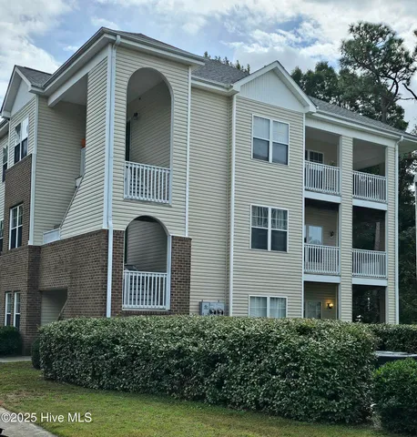 $249,900 | 4525 Sagedale Drive, Unit 204, Wilmington, NC 28405