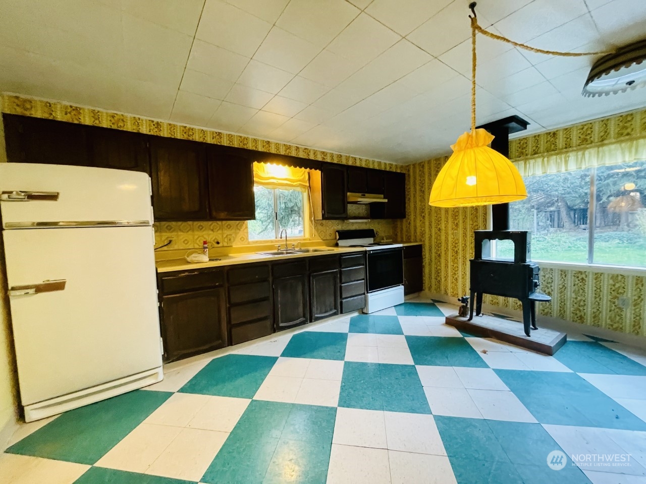 1912 Tucannon Road Pomeroy, WA 99347 - Photo 3 of 13 a kitchen with a sink and a stove top oven