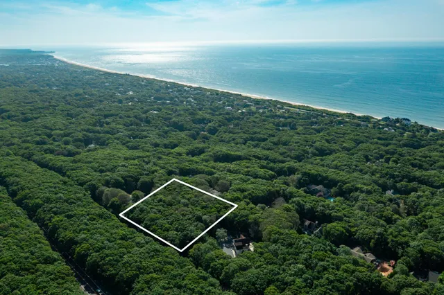 a view of a tennis court