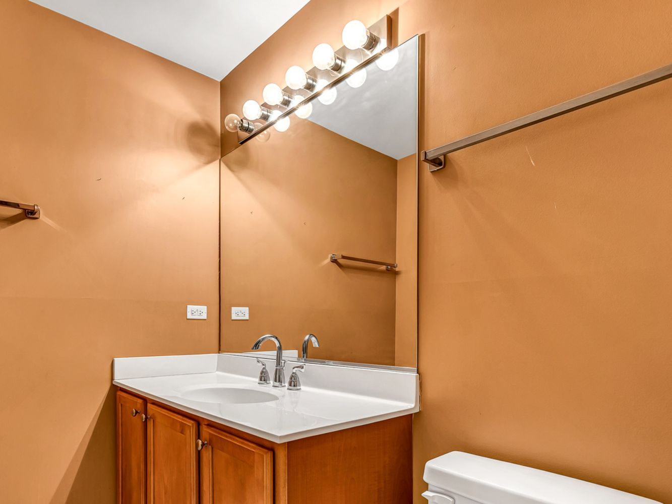 1717 South Prairie Avenue, Unit 1403 Chicago, IL 60616 - Photo 18 of 41 a bathroom with a sink and mirror with toilet