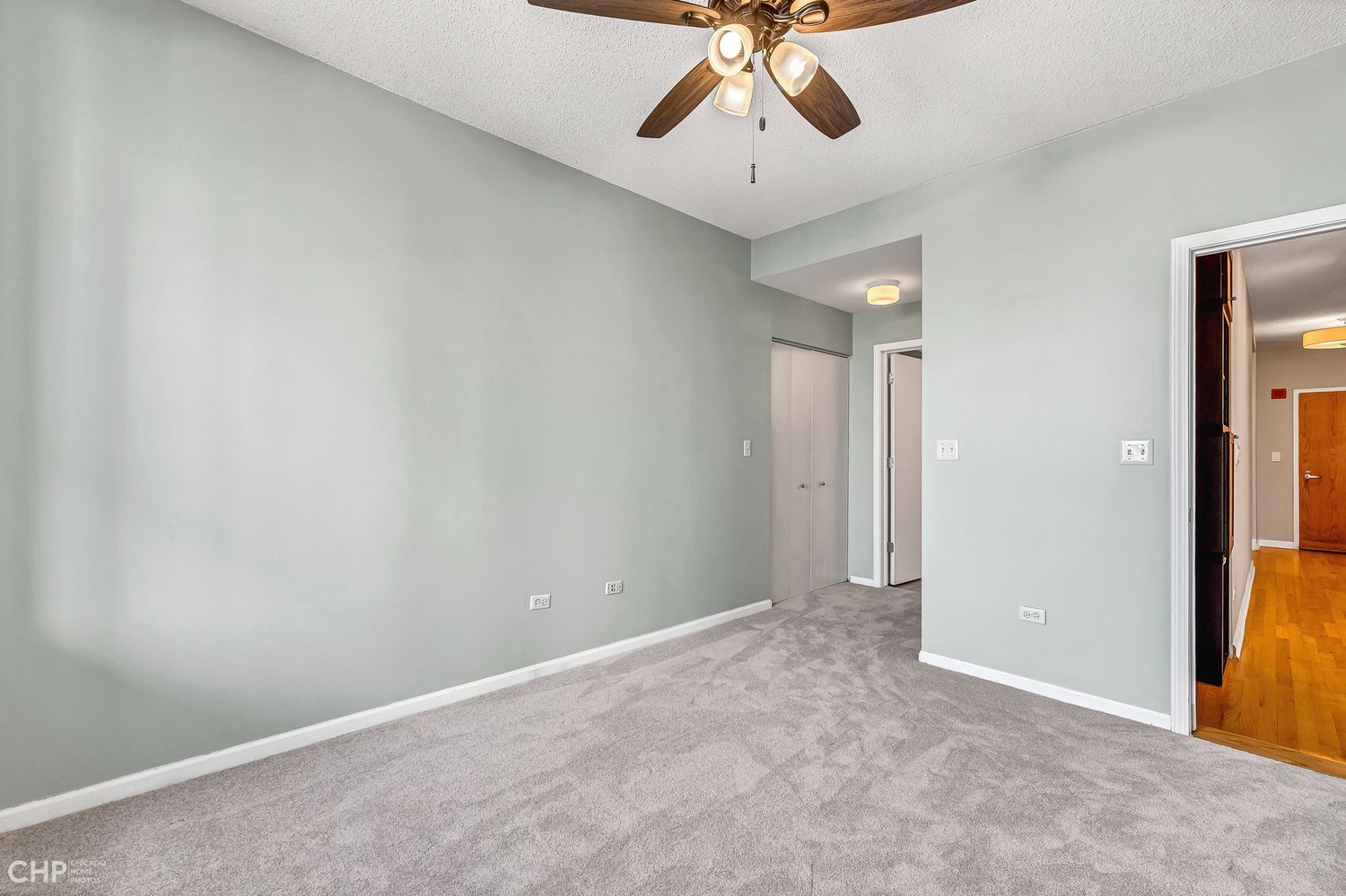1717 South Prairie Avenue, Unit 1403 Chicago, IL 60616 - Photo 22 of 41 an empty room with a chandelier fan and a chandelier fan