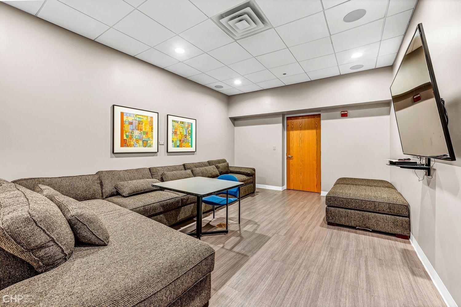 1717 South Prairie Avenue, Unit 1403 Chicago, IL 60616 - Photo 34 of 41 a living room with furniture and a window