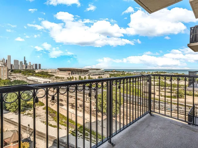 $3,100 | 1717 South Prairie Avenue, Unit 1403, Chicago, IL 60616