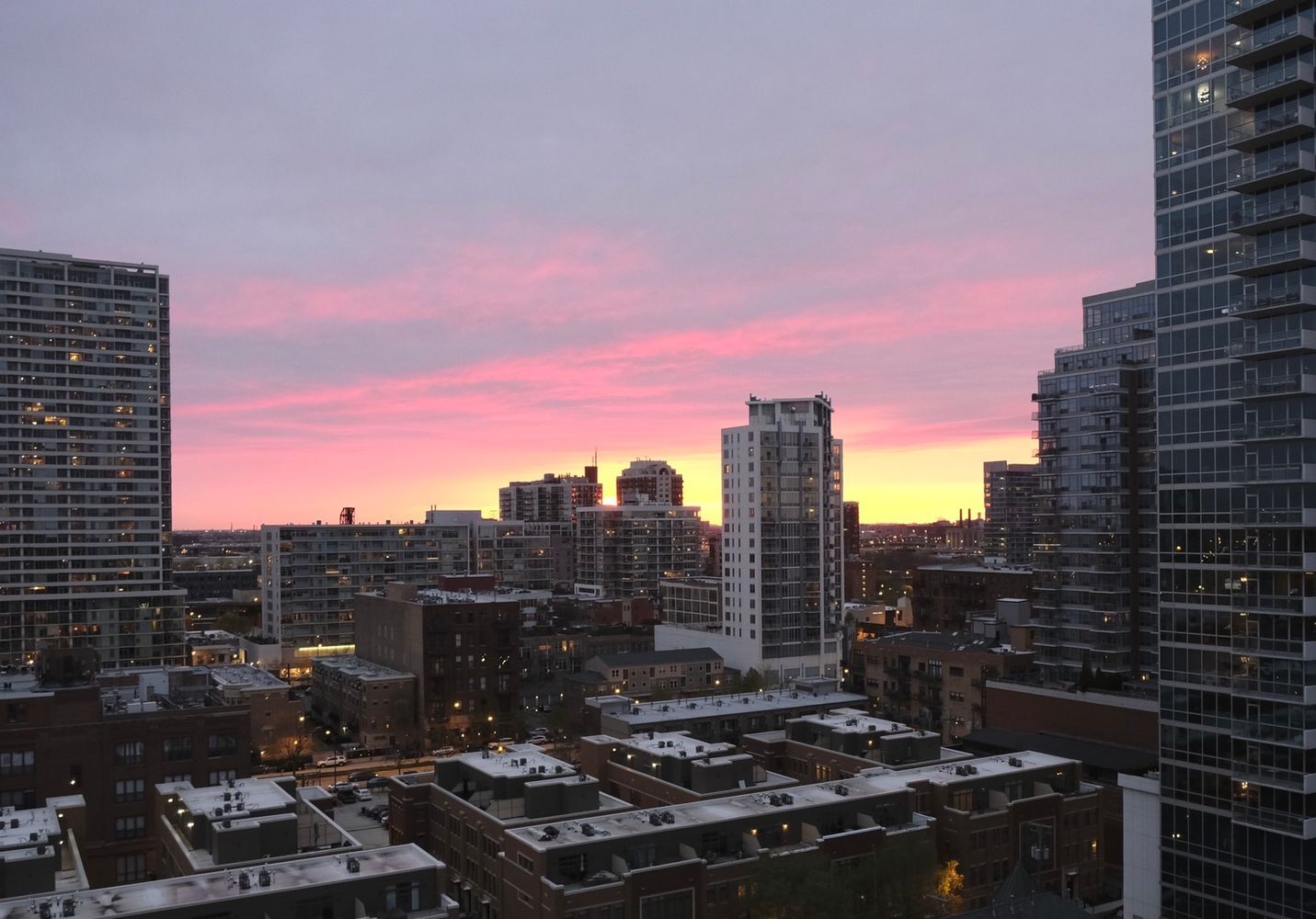 1717 South Prairie Avenue, Unit 1403 Chicago, IL 60616 - Photo 5 of 41 a city view with tall buildings