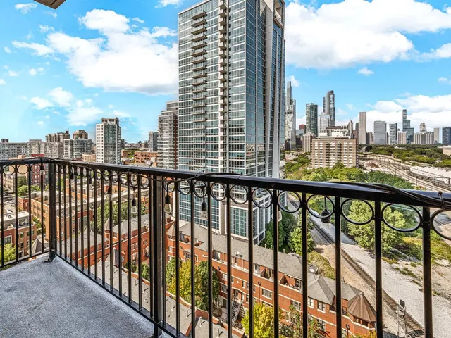 $3,100 | 1717 South Prairie Avenue, Unit 1403, Chicago, IL 60616
