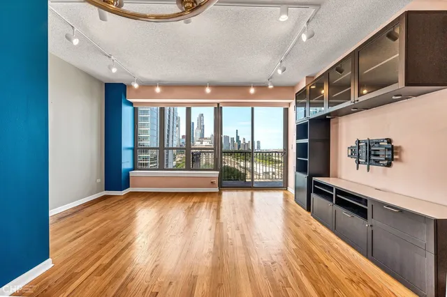$3,100 | 1717 South Prairie Avenue, Unit 1403, Chicago, IL 60616