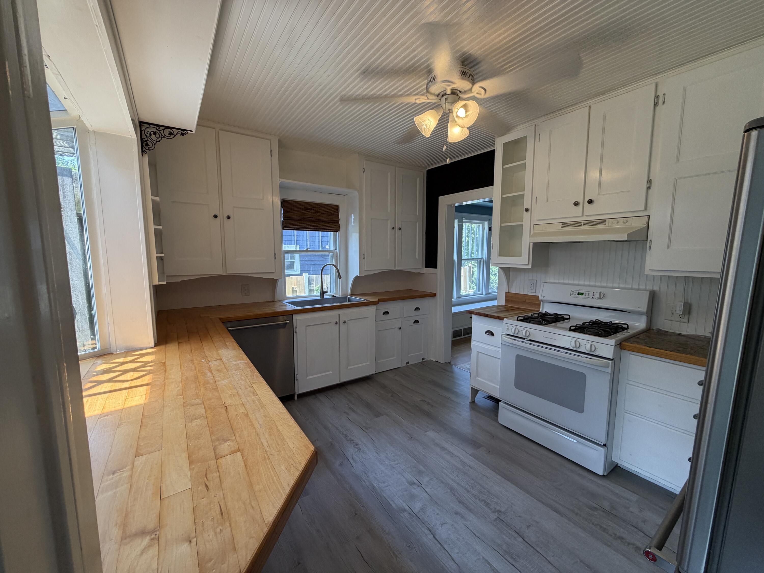 321 Inkster Avenue Kalamazoo, MI 49001 - Photo 25 of 48 Kitchen