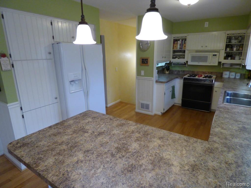 6587 Crane Road Ypsilanti, MI 48197 - Photo 12 of 44 P1050527.jpg