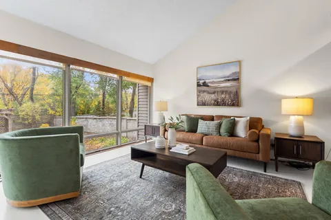 $575,000 | 4622 France Avenue South, Edina, MN 55410