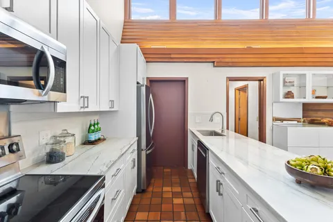 $575,000 | 4622 France Avenue South, Edina, MN 55410