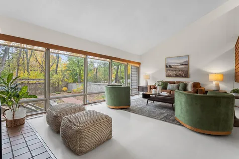 $600,000 | 4622 France Avenue South, Edina, MN 55410