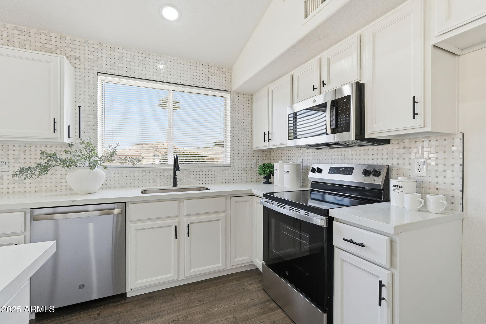 4540 East Dry Creek Road Phoenix, AZ 85044 - Photo 10 of 43 Kitchen