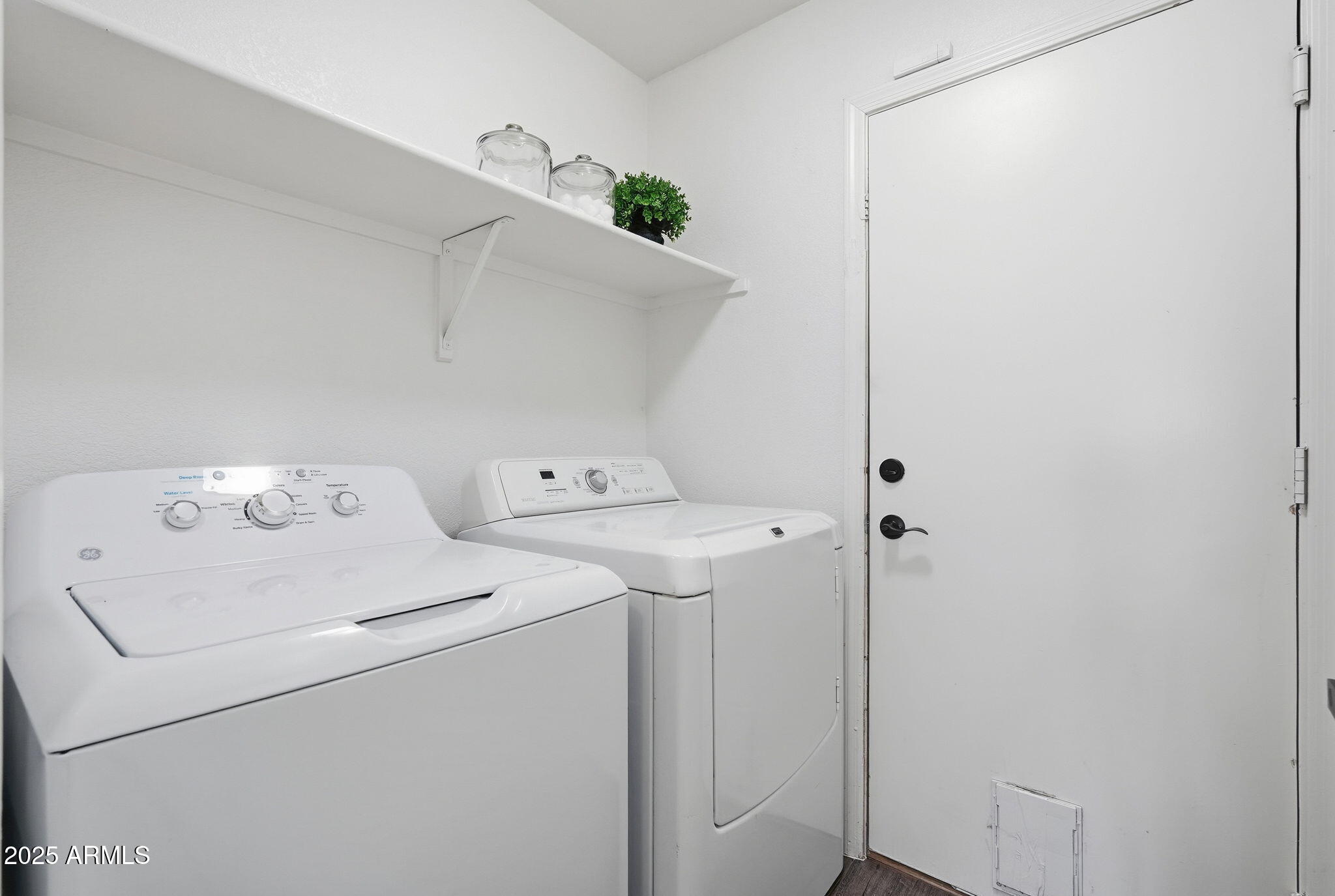 4540 East Dry Creek Road Phoenix, AZ 85044 - Photo 33 of 43 Laundry