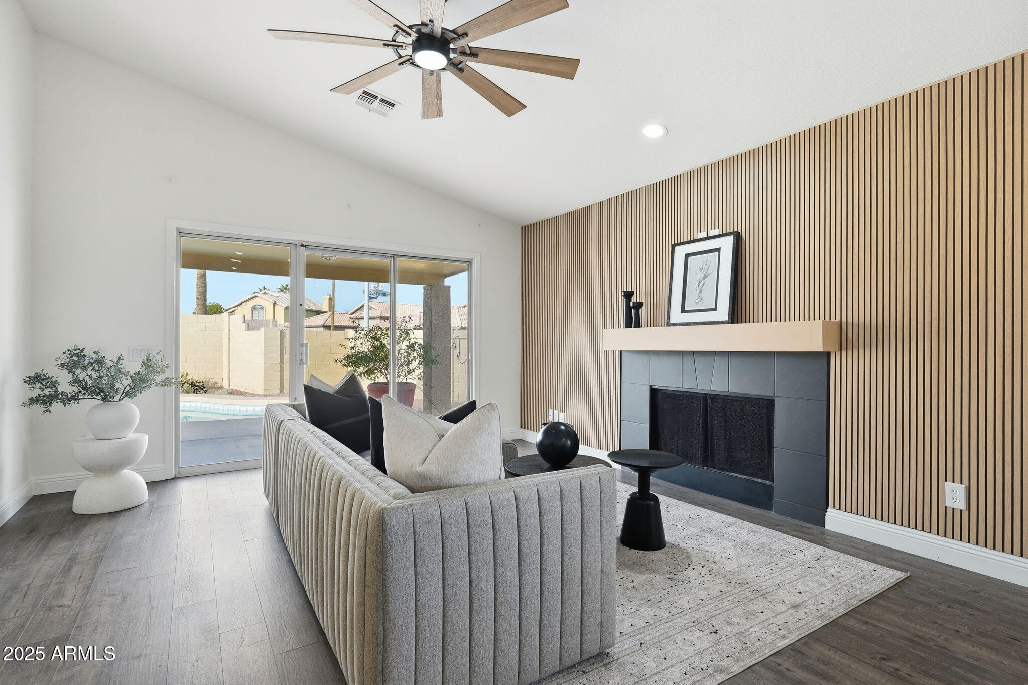 4540 East Dry Creek Road Phoenix, AZ 85044 - Photo 6 of 43 Living Room