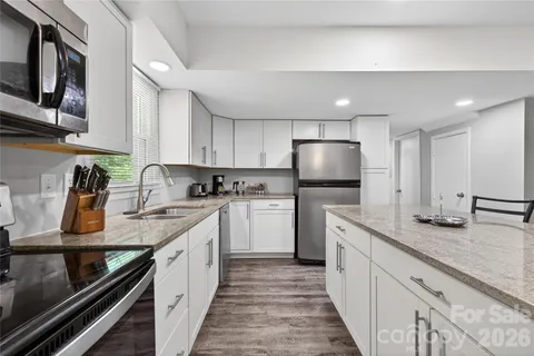 $349,900 | 5200 Barrington Drive, Charlotte, NC 28215