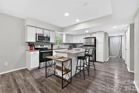 $349,900 | 5200 Barrington Drive, Charlotte, NC 28215