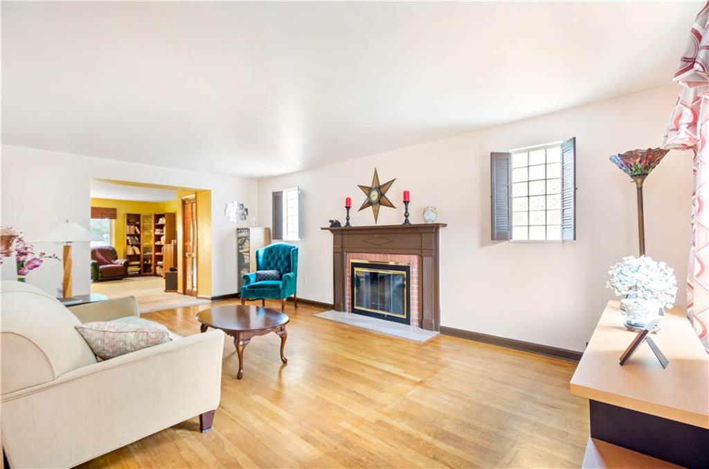 716 Scott Road Pittsburgh, PA 15228 - Photo 4 of 23 Gallery Image 4