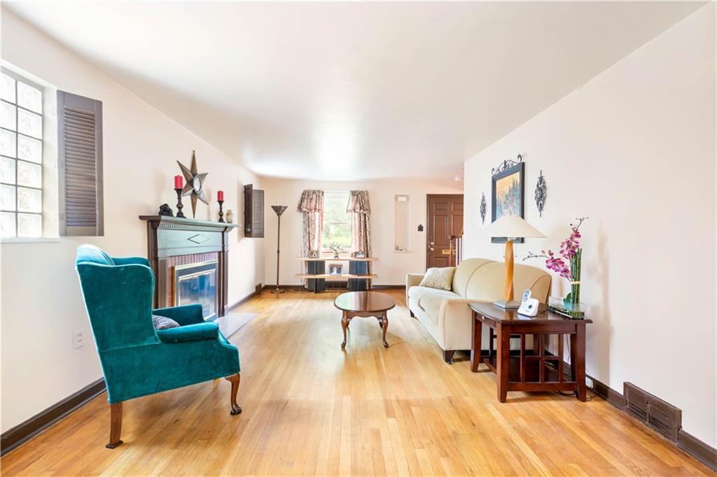 716 Scott Road Pittsburgh, PA 15228 - Photo 5 of 23 Gallery Image 5