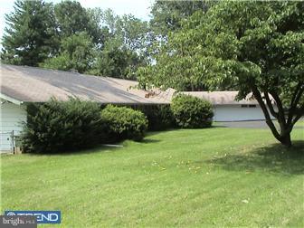 1422 Holcomb Road Huntingdon Valley, PA 19006 - Photo 5 of 10