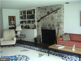1422 Holcomb Road Huntingdon Valley, PA 19006 - Photo 9 of 10