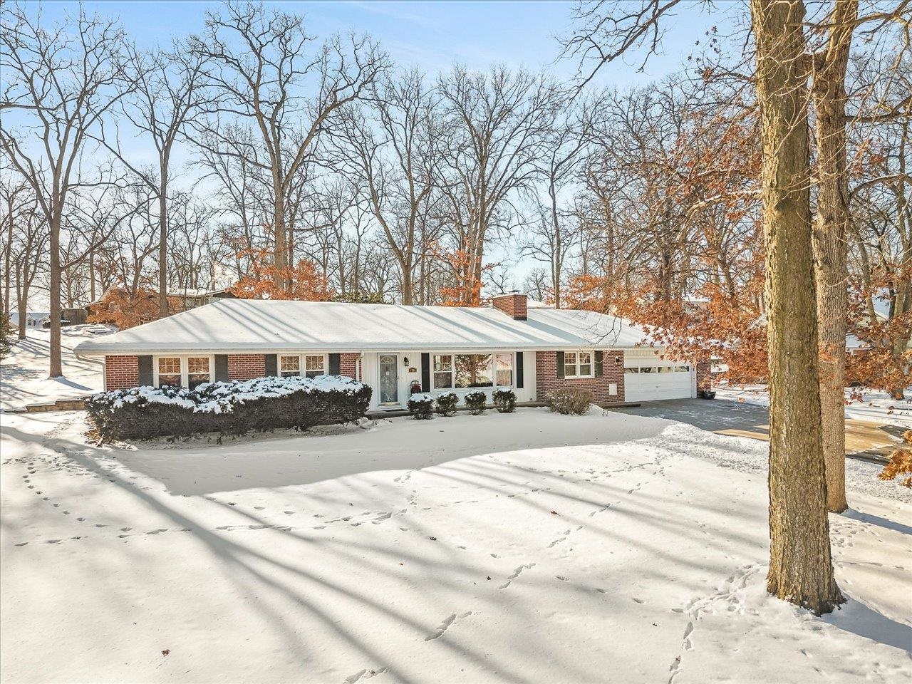 3708 Bee Lane Beloit, WI 53511 - Photo 3 of 57