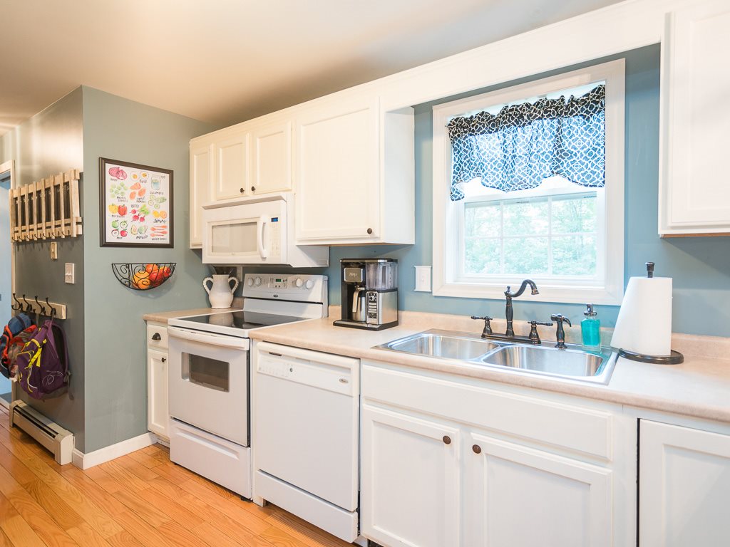 15 Deerfield Court Rochester, NH 03868 - Photo 4 of 31