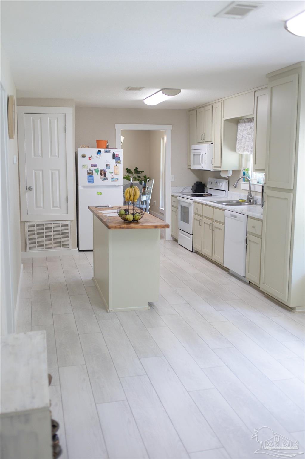 3904 Ranch Road Milton, FL 32571 - Photo 7 of 36