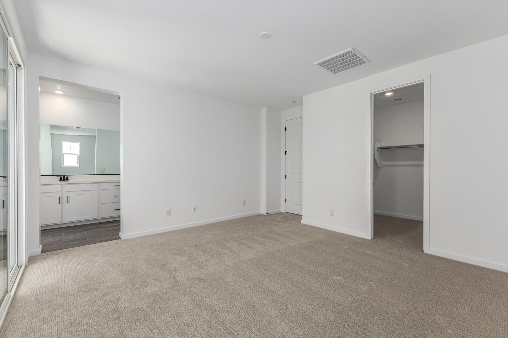 2434 West Maximo Way Phoenix, AZ 85085 - Photo 16 of 35 an empty room with a bathroom and a sink