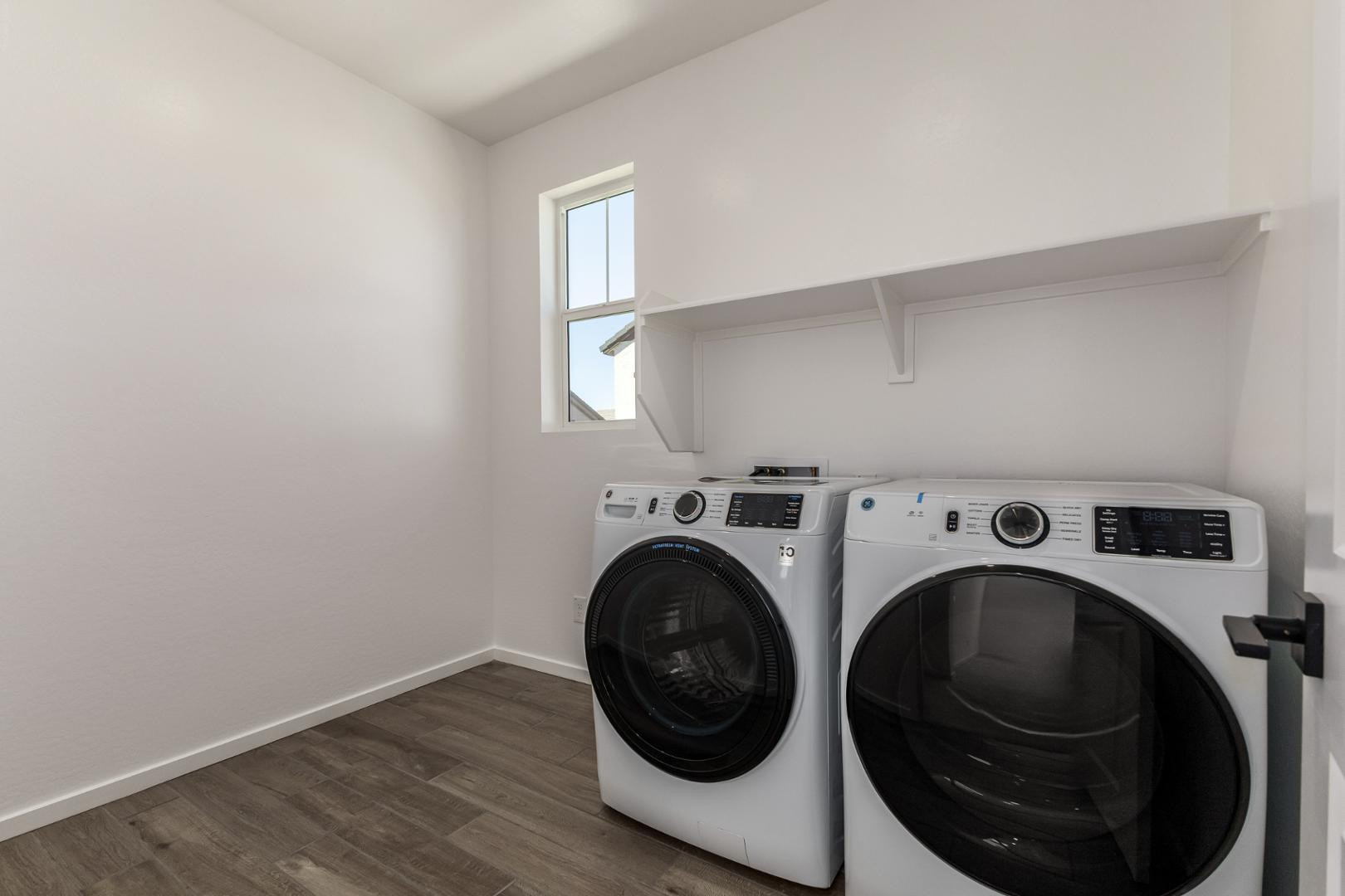 2434 West Maximo Way Phoenix, AZ 85085 - Photo 18 of 35 a utility room with dryer and washer