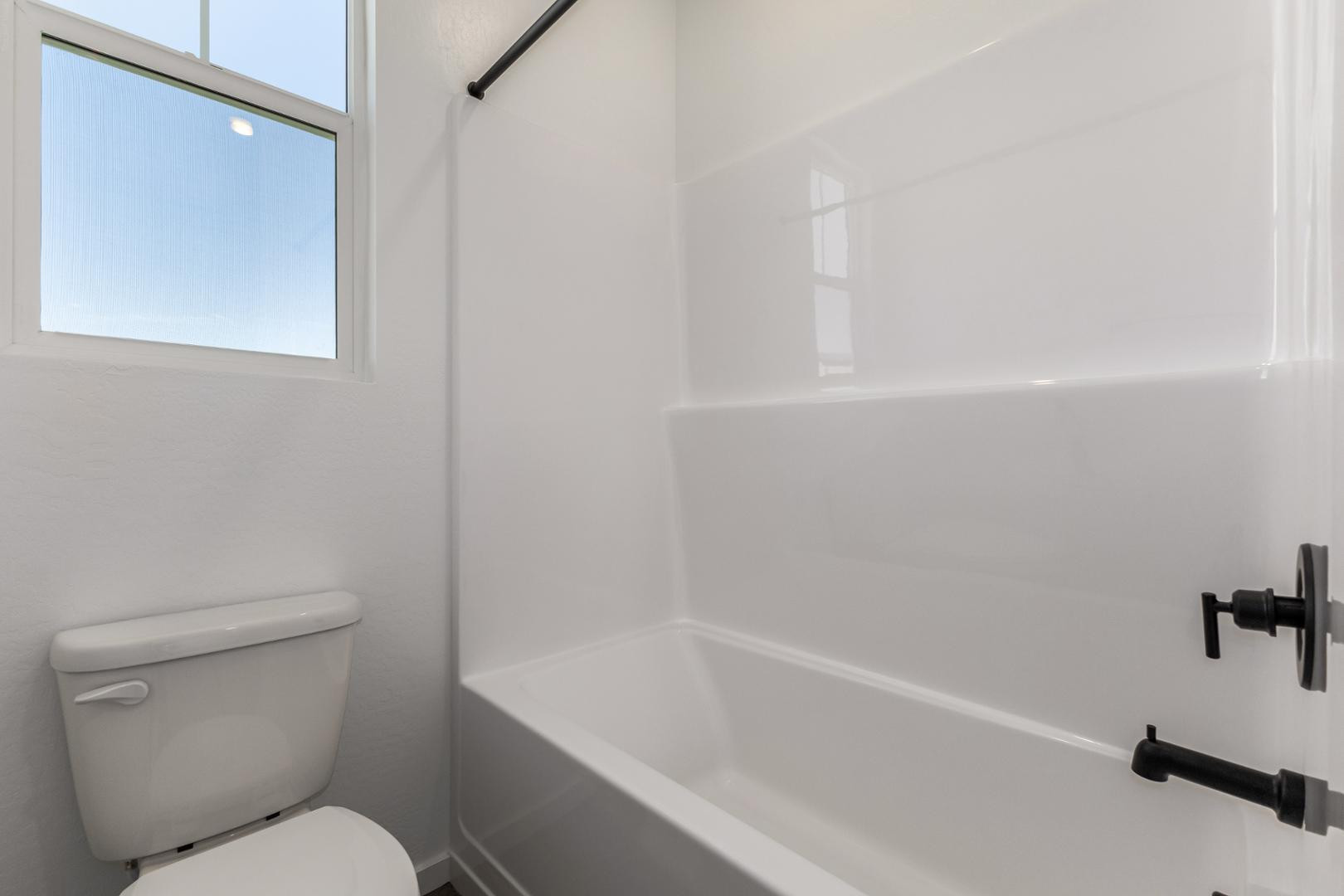 2434 West Maximo Way Phoenix, AZ 85085 - Photo 28 of 35 a bathroom with a toilet and a bathtub