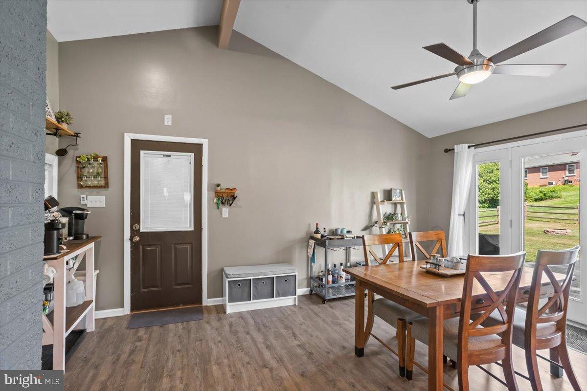 2019 Oreville Road Lancaster, PA 17601 - Photo 8 of 30 Inviting space with vaulted ceilings.