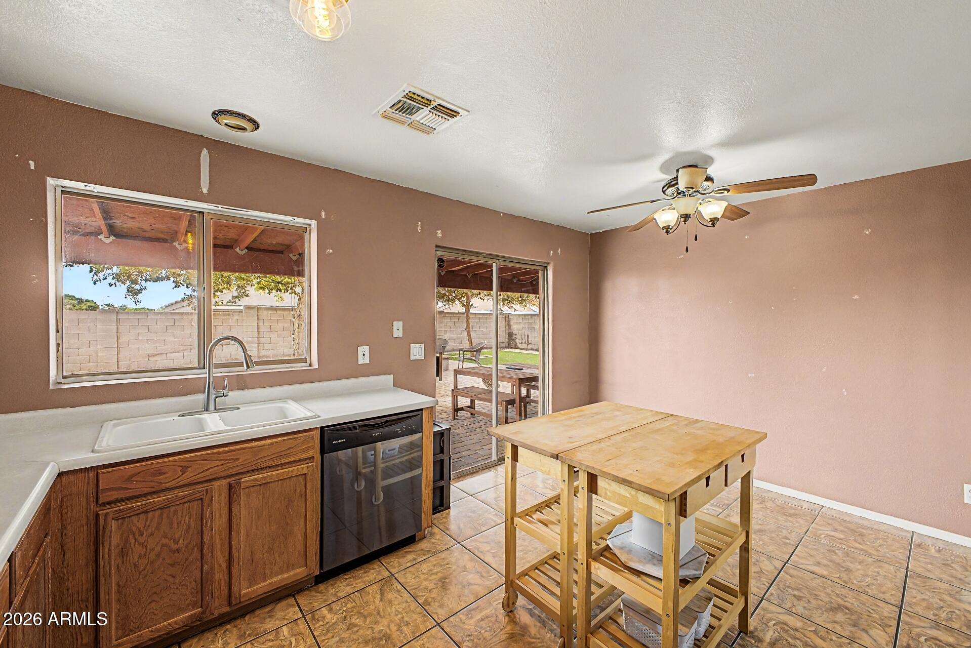 2046 South Rennick Drive Apache Junction, AZ 85120 - Photo 8 of 23 14-Rennick