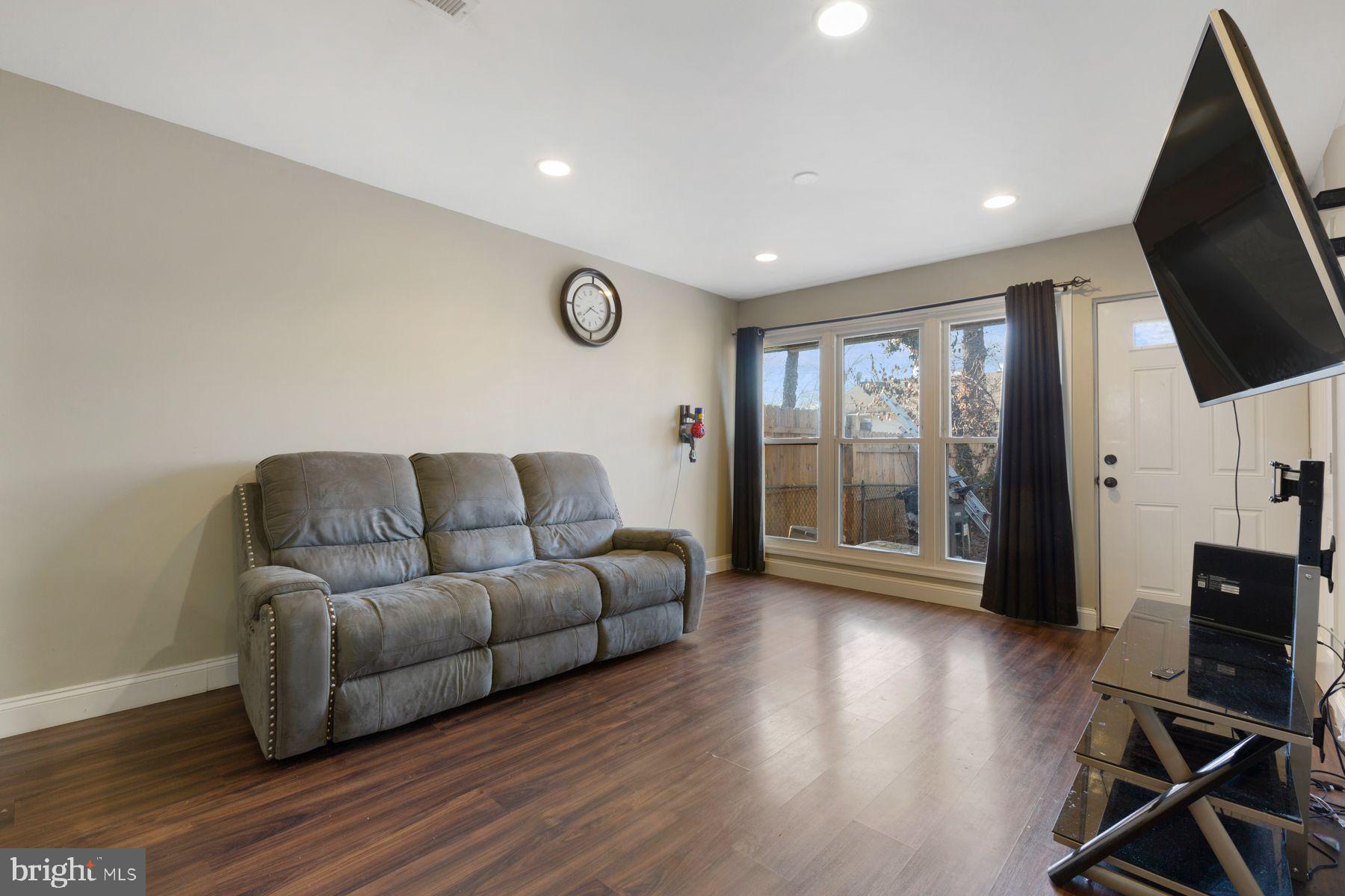 7628 Oxman Road Landover, MD 20785 - Photo 3 of 15