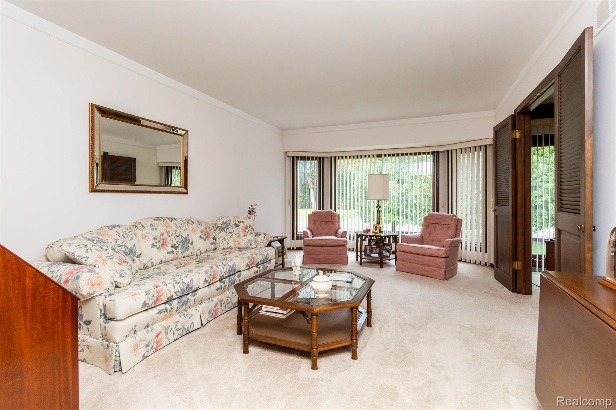 15278 Riverside Drive Livonia, MI 48154 - Photo 6 of 42 Gallery Image 6