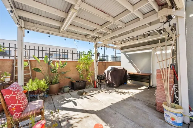 $624,999 | 5824 Heliotrope Avenue, Maywood, CA 90270