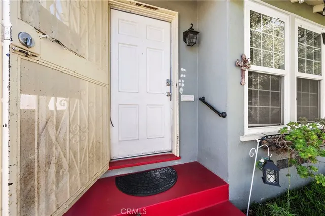 $624,999 | 5824 Heliotrope Avenue, Maywood, CA 90270