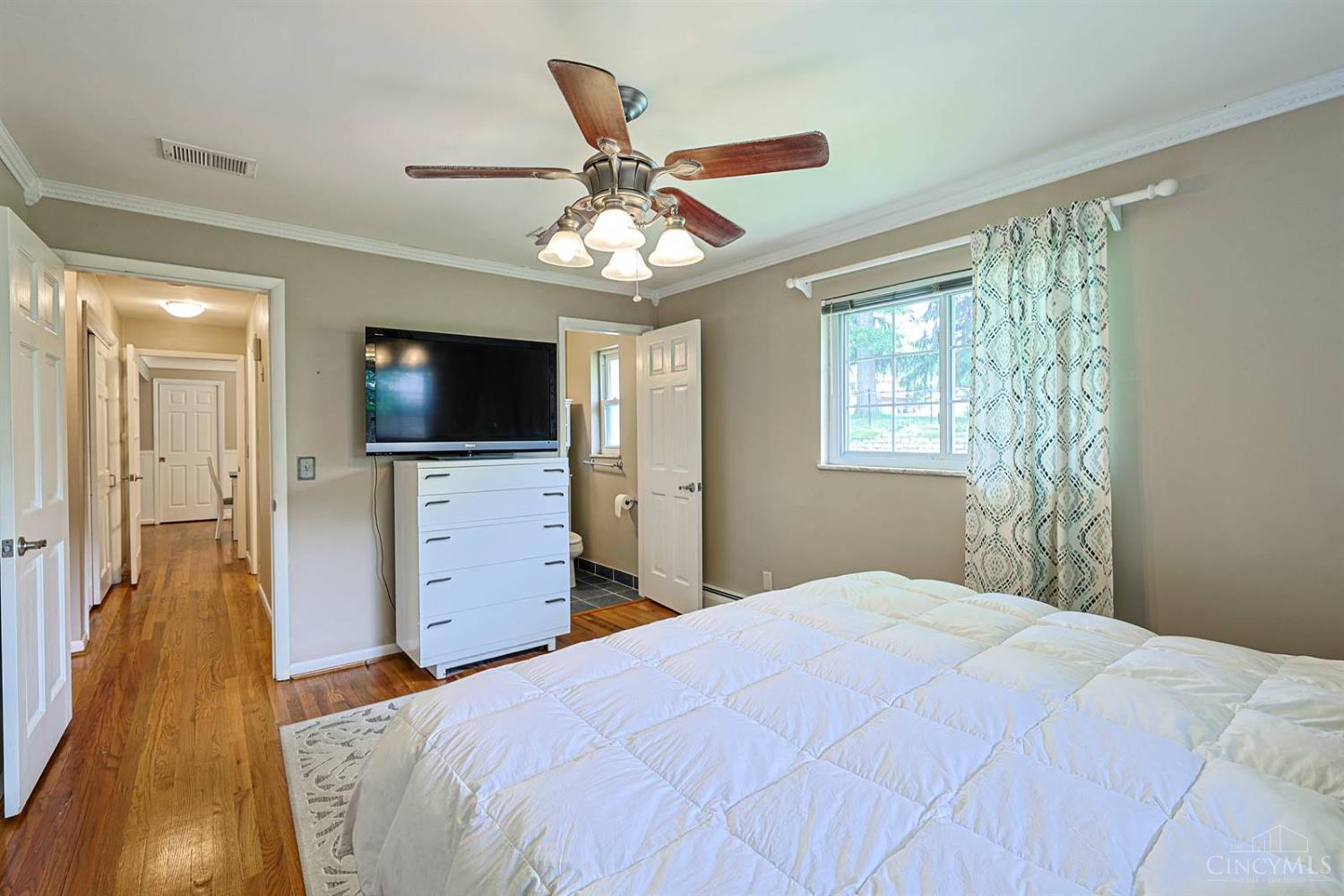 2443 Hunt Road Reading, OH 45215 - Photo 14 of 38