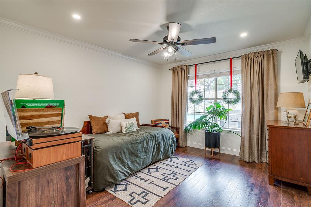1930 Bethel Road Weatherford, TX 76086 - Photo 28 of 33 a living room with furniture and a window
