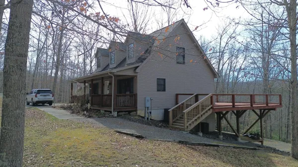 $524,900 | 818 Seneca Drive, Buckeye, WV 24924